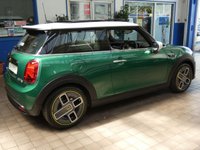 USED 2022 22 MINI Electric Hatch Cooper SE 32.6kWh Level 3 Hatchback 3dr Electric Auto (184 ps) MASSIVE SPEC SAT NAV PANORAMIC SUNROOF REAR VIEW CAMERA LEATHER HEATED SEATS HARMAN KARDON SOUND 1 OWNER SERVICE WARRANTY
