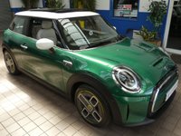 USED 2022 22 MINI Electric Hatch Cooper SE 32.6kWh Level 3 Hatchback 3dr Electric Auto (184 ps) MASSIVE SPEC SAT NAV PANORAMIC SUNROOF REAR VIEW CAMERA LEATHER HEATED SEATS HARMAN KARDON SOUND 1 OWNER SERVICE WARRANTY