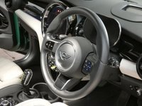 USED 2022 22 MINI Electric Hatch Cooper SE 32.6kWh Level 3 Hatchback 3dr Electric Auto (184 ps) MASSIVE SPEC SAT NAV PANORAMIC SUNROOF REAR VIEW CAMERA LEATHER HEATED SEATS HARMAN KARDON SOUND 1 OWNER SERVICE WARRANTY