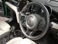USED 2022 22 MINI Electric Hatch Cooper SE 32.6kWh Level 3 Hatchback 3dr Electric Auto (184 ps) MASSIVE SPEC SAT NAV PANORAMIC SUNROOF REAR VIEW CAMERA LEATHER HEATED SEATS HARMAN KARDON SOUND 1 OWNER SERVICE WARRANTY