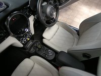 USED 2022 22 MINI Electric Hatch Cooper SE 32.6kWh Level 3 Hatchback 3dr Electric Auto (184 ps) MASSIVE SPEC SAT NAV PANORAMIC SUNROOF REAR VIEW CAMERA LEATHER HEATED SEATS HARMAN KARDON SOUND 1 OWNER SERVICE WARRANTY