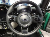 USED 2022 22 MINI Electric Hatch Cooper SE 32.6kWh Level 3 Hatchback 3dr Electric Auto (184 ps) MASSIVE SPEC SAT NAV PANORAMIC SUNROOF REAR VIEW CAMERA LEATHER HEATED SEATS HARMAN KARDON SOUND 1 OWNER SERVICE WARRANTY