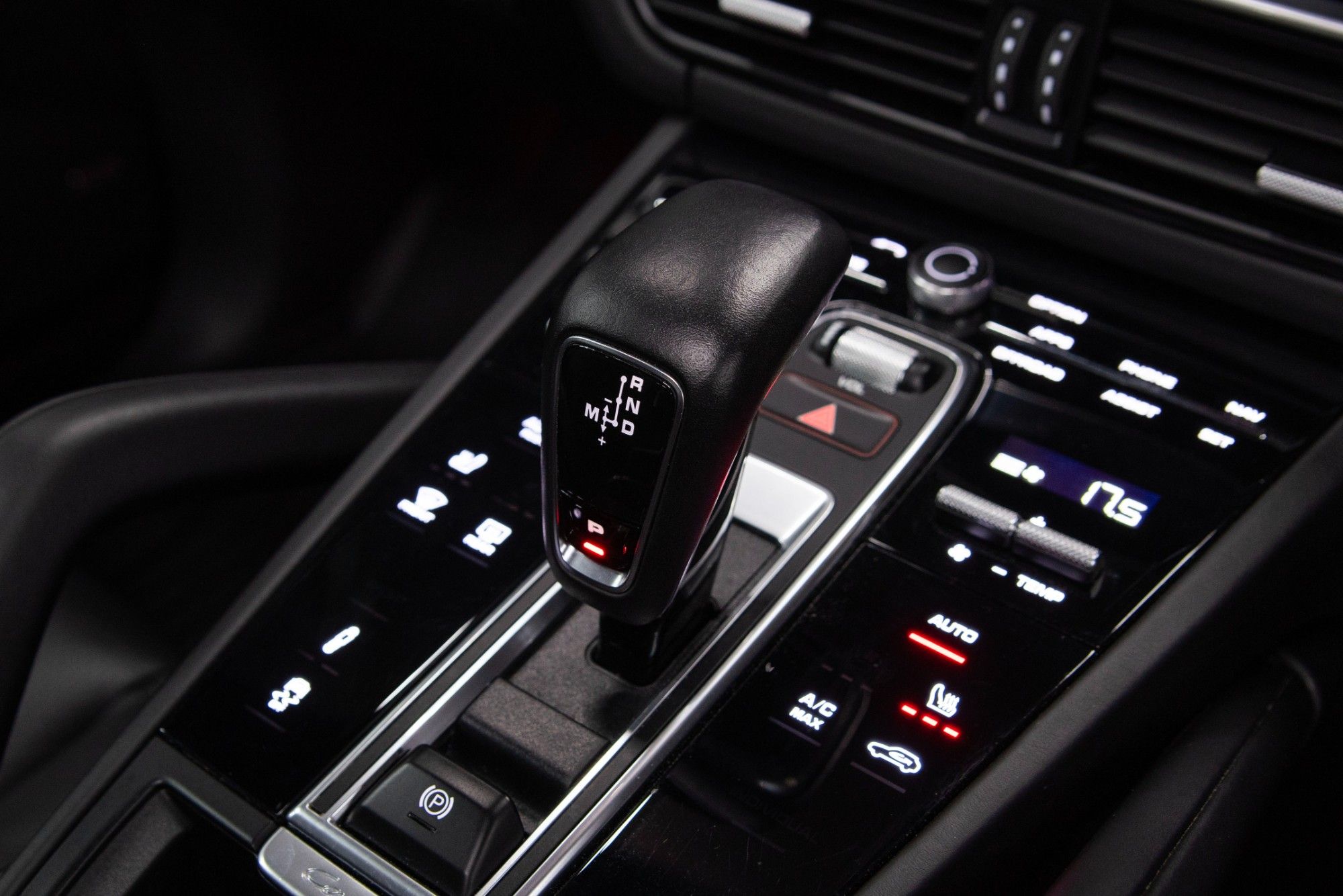 USED 2022 J PORSCHE CAYENNE 3.0T V6 Platinum Edition 