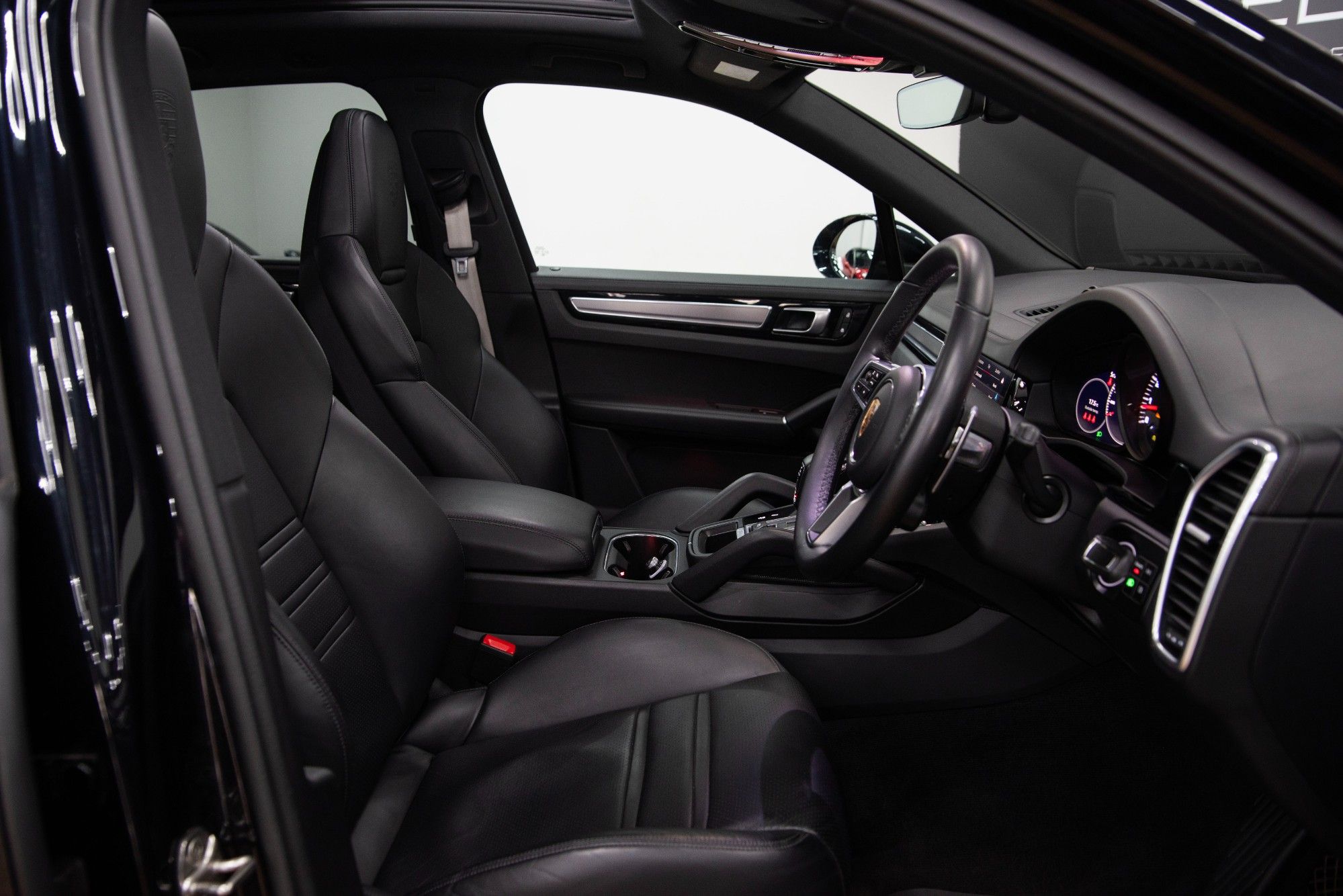 USED 2022 J PORSCHE CAYENNE 3.0T V6 Platinum Edition 