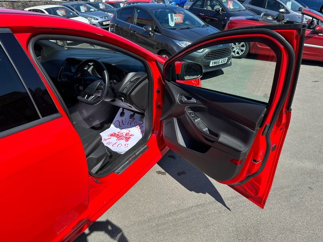 2018 FORD, FOCUS - Photo 9