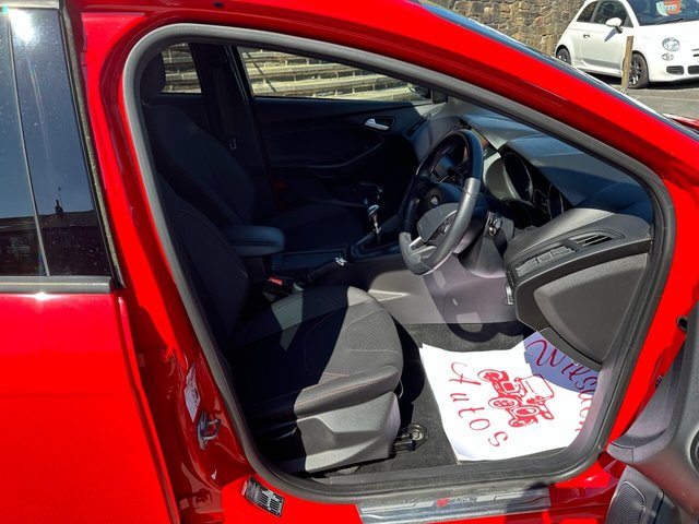 2018 FORD, FOCUS - Photo 10