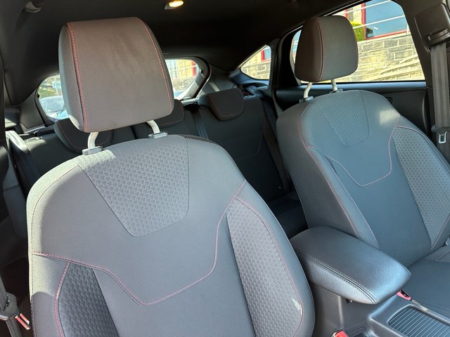 2018 FORD, FOCUS - Photo 12