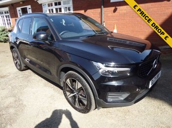 2022 VOLVO XC40