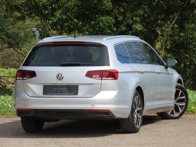 2019 VOLKSWAGEN PASSAT - Photo 5