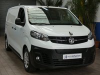 USED 2021 21 VAUXHALL VIVARO-E 3100 75kWh Dynamic Panel Van 5dr Electric Auto L1 H1 (136 ps) 3 SEATS APP SAT NAV ANDROID APPLE CARPLAY PARKING SENSORS PLYLINED BULKHEAD 1 OWNER SERVICE HISTORY WARRANTY