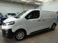 USED 2021 21 VAUXHALL VIVARO-E 3100 75kWh Dynamic Panel Van 5dr Electric Auto L1 H1 (136 ps) 3 SEATS APP SAT NAV ANDROID APPLE CARPLAY PARKING SENSORS PLYLINED BULKHEAD 1 OWNER SERVICE HISTORY WARRANTY