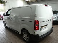 USED 2021 21 VAUXHALL VIVARO-E 3100 75kWh Dynamic Panel Van 5dr Electric Auto L1 H1 (136 ps) 3 SEATS APP SAT NAV ANDROID APPLE CARPLAY PARKING SENSORS PLYLINED BULKHEAD 1 OWNER SERVICE HISTORY WARRANTY