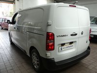 USED 2021 21 VAUXHALL VIVARO-E 3100 75kWh Dynamic Panel Van 5dr Electric Auto L1 H1 (136 ps) 3 SEATS APP SAT NAV ANDROID APPLE CARPLAY PARKING SENSORS PLYLINED BULKHEAD 1 OWNER SERVICE HISTORY WARRANTY