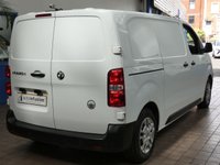 USED 2021 21 VAUXHALL VIVARO-E 3100 75kWh Dynamic Panel Van 5dr Electric Auto L1 H1 (136 ps) 3 SEATS APP SAT NAV ANDROID APPLE CARPLAY PARKING SENSORS PLYLINED BULKHEAD 1 OWNER SERVICE HISTORY WARRANTY