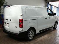 USED 2021 21 VAUXHALL VIVARO-E 3100 75kWh Dynamic Panel Van 5dr Electric Auto L1 H1 (136 ps) 3 SEATS APP SAT NAV ANDROID APPLE CARPLAY PARKING SENSORS PLYLINED BULKHEAD 1 OWNER SERVICE HISTORY WARRANTY
