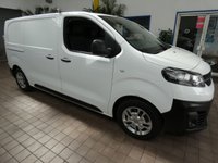 USED 2021 21 VAUXHALL VIVARO-E 3100 75kWh Dynamic Panel Van 5dr Electric Auto L1 H1 (136 ps) 3 SEATS APP SAT NAV ANDROID APPLE CARPLAY PARKING SENSORS PLYLINED BULKHEAD 1 OWNER SERVICE HISTORY WARRANTY