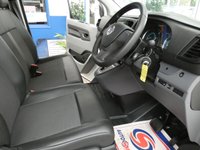 USED 2021 21 VAUXHALL VIVARO-E 3100 75kWh Dynamic Panel Van 5dr Electric Auto L1 H1 (136 ps) 3 SEATS APP SAT NAV ANDROID APPLE CARPLAY PARKING SENSORS PLYLINED BULKHEAD 1 OWNER SERVICE HISTORY WARRANTY