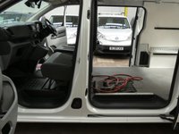 USED 2021 21 VAUXHALL VIVARO-E 3100 75kWh Dynamic Panel Van 5dr Electric Auto L1 H1 (136 ps) 3 SEATS APP SAT NAV ANDROID APPLE CARPLAY PARKING SENSORS PLYLINED BULKHEAD 1 OWNER SERVICE HISTORY WARRANTY