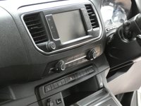 USED 2021 21 VAUXHALL VIVARO-E 3100 75kWh Dynamic Panel Van 5dr Electric Auto L1 H1 (136 ps) 3 SEATS APP SAT NAV ANDROID APPLE CARPLAY PARKING SENSORS PLYLINED BULKHEAD 1 OWNER SERVICE HISTORY WARRANTY