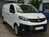 USED 2021 21 VAUXHALL VIVARO-E 3100 75kWh Dynamic Panel Van 5dr Electric Auto L1 H1 (136 ps) 3 SEATS APP SAT NAV ANDROID APPLE CARPLAY PARKING SENSORS PLYLINED BULKHEAD 1 OWNER SERVICE HISTORY WARRANTY