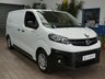 USED 2021 21 VAUXHALL VIVARO-E 3100 75kWh Dynamic Panel Van 5dr Electric Auto L1 H1 (136 ps) 3 SEATS APP SAT NAV ANDROID APPLE CARPLAY PARKING SENSORS PLYLINED BULKHEAD 1 OWNER SERVICE HISTORY WARRANTY