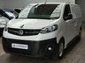 USED 2021 21 VAUXHALL VIVARO-E 3100 75kWh Dynamic Panel Van 5dr Electric Auto L1 H1 (136 ps) 3 SEATS APP SAT NAV ANDROID APPLE CARPLAY PARKING SENSORS PLYLINED BULKHEAD 1 OWNER SERVICE HISTORY WARRANTY