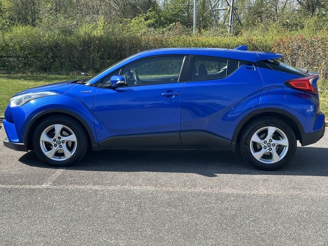 2017 TOYOTA C-HR - Photo 2