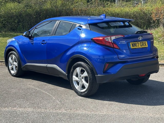 2017 TOYOTA C-HR - Photo 3