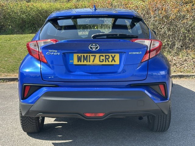 2017 TOYOTA C-HR - Photo 4