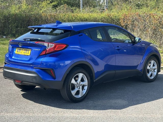 2017 TOYOTA C-HR - Photo 5