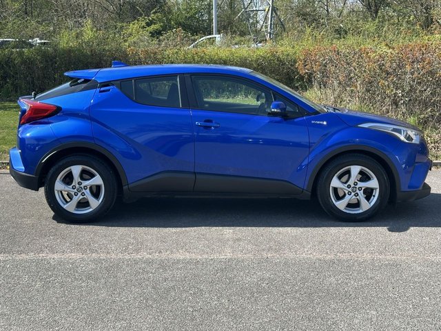 2017 TOYOTA C-HR - Photo 6