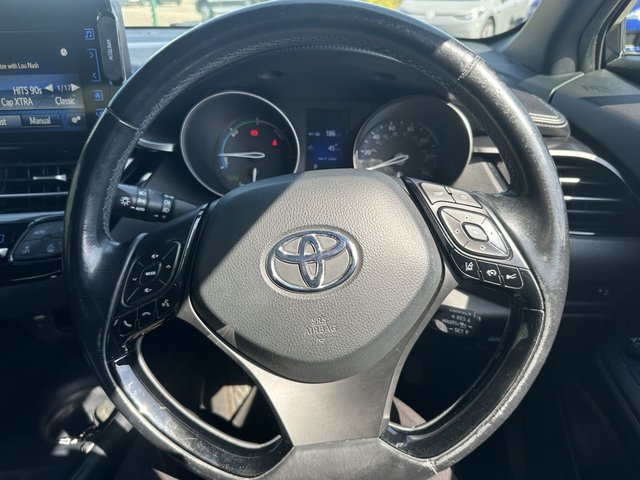 2017 TOYOTA C-HR - Photo 9