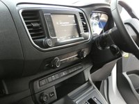 USED 2023 23 VAUXHALL Vivaro-e Life 50kWh Combi MPV 5dr Electric Auto LWB (9 Seat, 11kW Charger) (136 ps) LWB 9 SEATS AIR CON SAT NAV HEATED DRIVERS SEAT POWER FOLDING DOOR MIRRORS REAR VIEW CAMERA CRUISE CONTROL PARKING SENSORS 1 OWNER WARRANTY