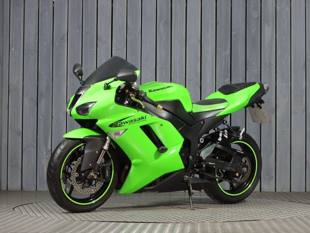 Kawasaki ZX10R 2007, Viktor's dream came true - YouTube