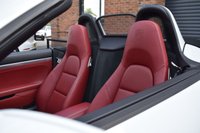 USED 2018 68 PORSCHE 718 BOXSTER 2.0T Convertible 2dr Petrol PDK Euro 6 (s/s) (300 ps) PTS WHITE / BOSE / PDLS / FSH