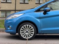 USED 2009 59 FORD FIESTA 1.4 Titanium Hatchback 3dr Petrol Manual (133 g/km, 94 bhp) 