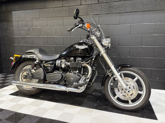 View our TRIUMPH SPEEDMASTER 790