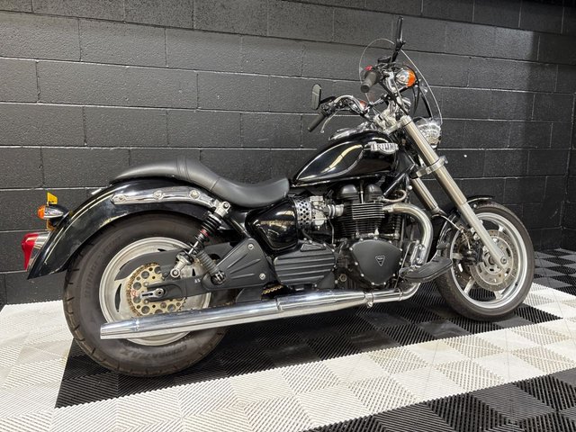 View our TRIUMPH SPEEDMASTER 790