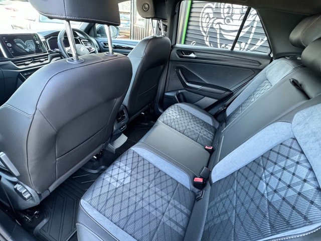 2022 VOLKSWAGEN T-ROC 1.5 TSI R-Line SUV 5dr Petrol Manual Euro 6 (s/s) (150 ps) - Photo 12