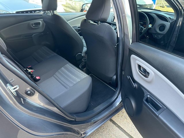 2017 TOYOTA YARIS - Photo 7