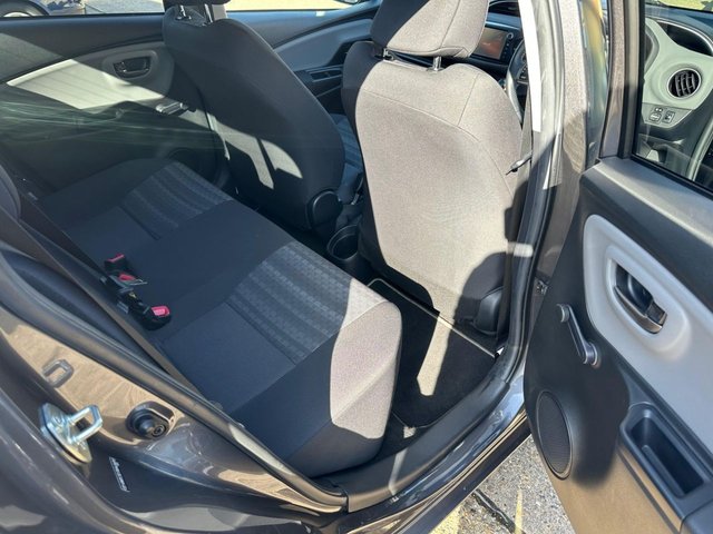 2017 TOYOTA YARIS - Photo 8