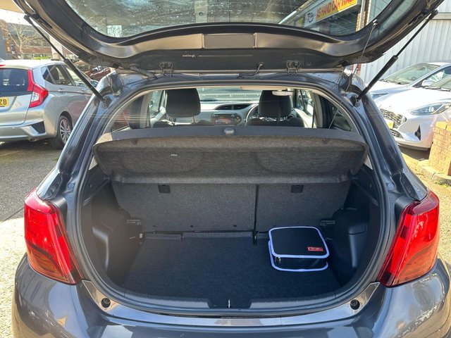 2017 TOYOTA YARIS - Photo 9