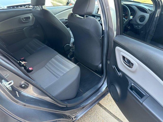 2017 TOYOTA YARIS - Photo 10