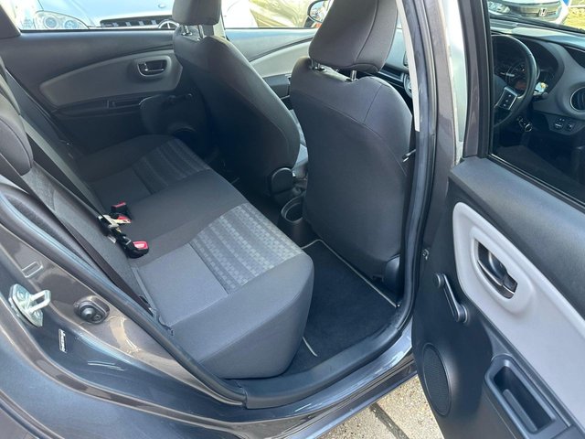 2017 TOYOTA YARIS - Photo 12