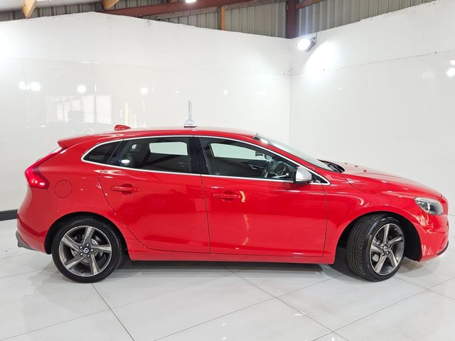 View our VOLVO V40