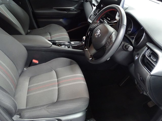 2023 Toyota C-HR 1.8L Gr Sport 5dr - Photo 3