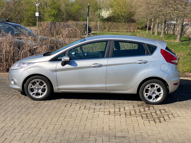 2012 FORD FIESTA 1.25 Zetec Hatchback 5dr Petrol Manual (129 g/km, 81 bhp) - Photo 3