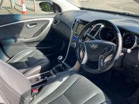 USED 2015 65 HYUNDAI I30 1.6 CRDi Blue Drive Premium Hatchback 5dr Diesel Manual Euro 6 (s/s) (136 ps) SAT NAV/PARKING SENSORS