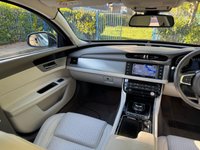 USED 2017 17 JAGUAR XF 2.0d Prestige Saloon 4dr Diesel Auto Euro 6 (s/s) (163 ps) Lane Assist, Heated Front and Rear Seats