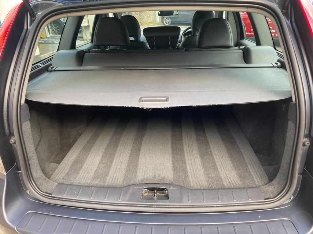 USED 2011 61 VOLVO V50 2.0 D3 SE Lux Edition Estate 5dr Diesel Geartronic Euro 5 (150 ps) HEATED SEATS + SAT NAV